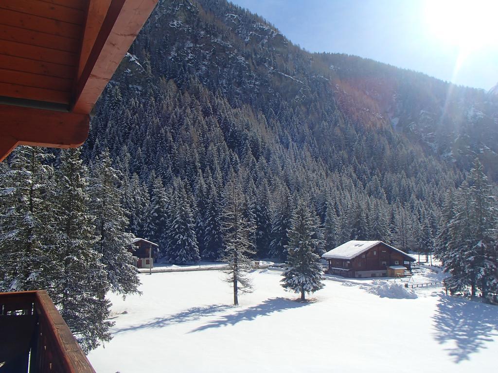 Le Rocher Hotel Champoluc Exterior photo