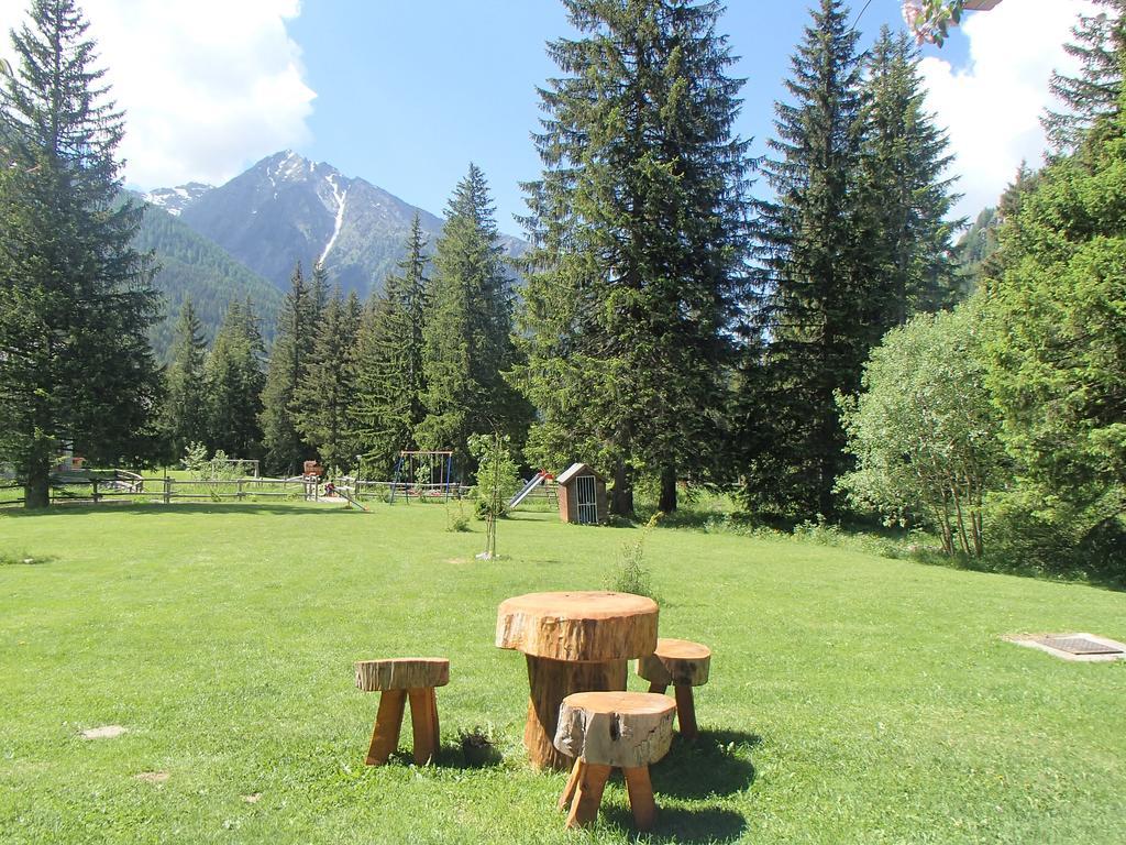 Le Rocher Hotel Champoluc Exterior photo