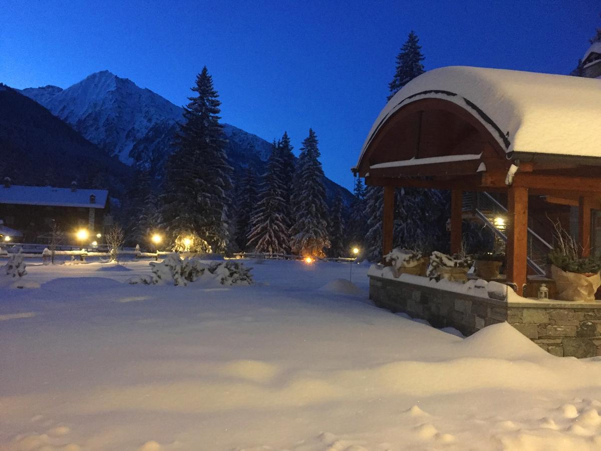 Le Rocher Hotel Champoluc Exterior photo